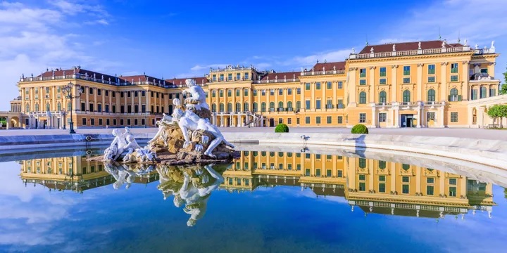 VIENA WIEN VIENNA DANUBIO CRUCEROS RIO DANUBIO CRUCEROS FLUVIALES DONAU KREUZFAHRTEN CRUCEROS DANUBIO DANUBE CRUISES CREUERS BIDAIAK #Creuers #Cruises #VikingRiverCruises #Creuers #Danubio #CrucerosDanubio